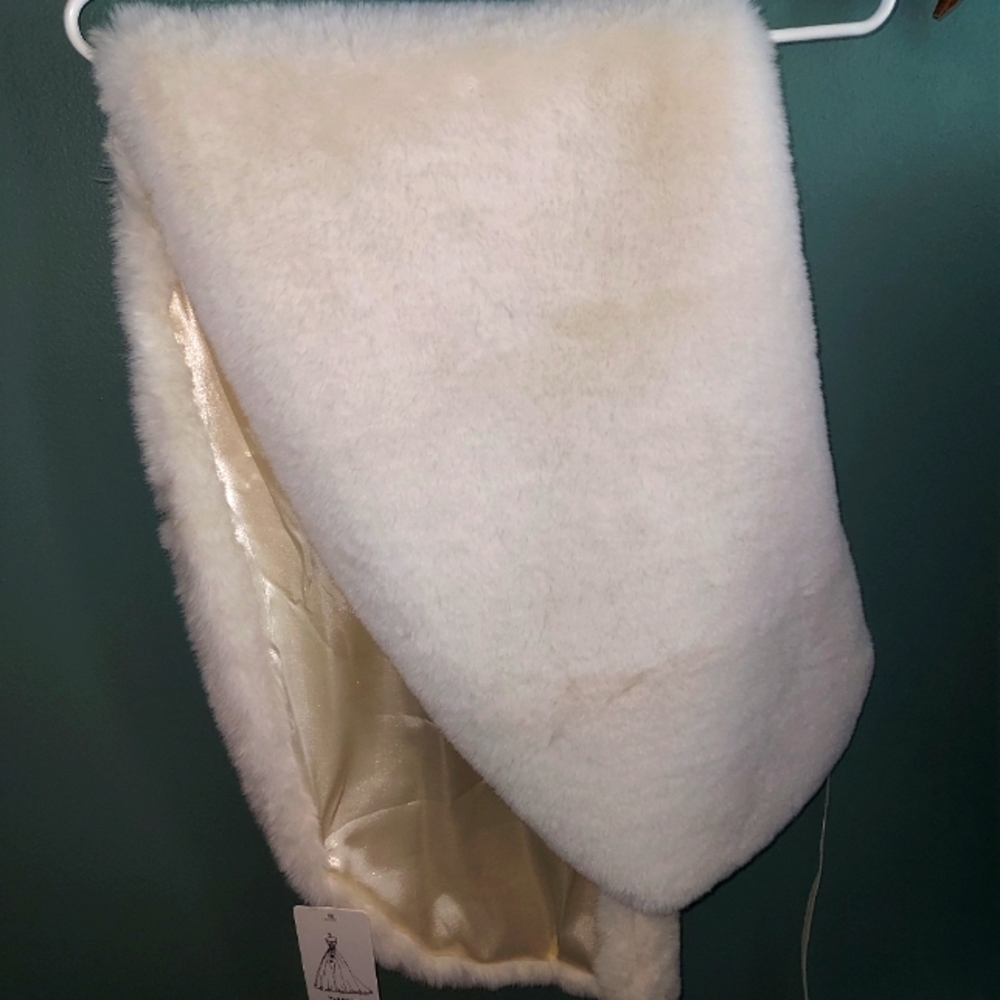 Ivory Faux Fur Shawl